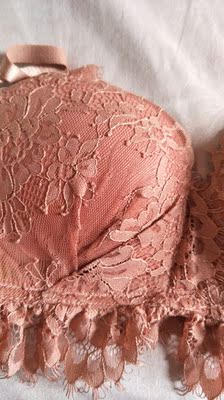 质量好的没得说，很喜欢，里面的面料也滑滑的，穿着很舒服一下买了四件，下次还会回购的。