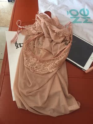 好看性感，穿着舒服，皮肤白选这个颜色好看。