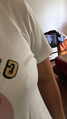 不知道怎么形容,衣服手洗后出现突点,原以为是自己的问题,可是调整后还是这个样子。伤心,150元一件衣服给到这个效果。 不知道怎么形容,衣服手洗后出现突点,原以为是自己的问题,可是调整后还是这个样子。伤心,150元一件衣服给到这个效果。