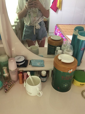 裤子收到了,穿上很好看,布料也很柔软,不是那很硬的材质,穿上很显腿长,露出我的大长腿哈哈哈哈,喜欢 裤子收到了,穿上很好看,布料也很柔软,不是那很硬的材质,穿上很显腿长,露出我的大长腿哈哈哈哈,喜欢