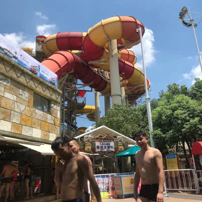 100分，太完美了，清纯类型的性感。货物到的很及时。太好看了，162.106斤穿的m码，罩杯85b。m码很合身。nice。表白店家。还送了防水手机套和纹身贴和小花朵发夹。非常好了。很值这个价钱。而且非常的遮肚子上的肉肉和手臂的肉肉，本人刚生完宝宝3个多月。一点不显胖。肚子松垮垮的肉，完美遮挡了。非常开心。哈哈哈哈哈。武汉玛雅走了一波。开心