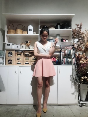 裙子很美,非常显瘦显高, 而且这条裙子非常显胸!很衬我的肤色,粉粉的很是仙气,喜欢噢 ,小性感,还想再买一件送闺蜜 裙子很美,非常显瘦显高, 而且这条裙子非常显胸!很衬我的肤色,粉粉的很是仙气,喜欢噢 ,小性感,还想再买一件送闺蜜