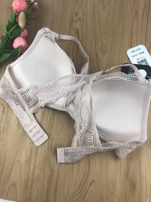 实物跟图片一样，质量也不错，灯光有点暗拍的，很喜欢，以后还来买