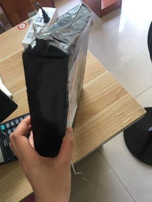 本来不抱幻想能有多好穿的，今天到货试了一下，零束缚，超级喜欢，包装也是纸盒包装一点都没挤压它，很满意，很漂亮的小内衣👙