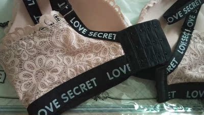 肩带很好看，我觉得最大的好处是很聚拢，下次继续来这里买！