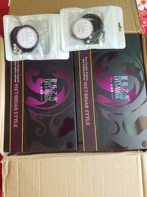 这款感觉比其他款紧那么一丢丢，颜色，款式什么的都与图片一致，今天穿了，非常好穿，不会滑动！