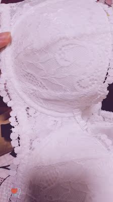 没有色差,挺小巧可爱的,蕾丝做工不错,比想象中的好。点赞(。ò ∀ ó。) 没有色差,挺小巧可爱的,蕾丝做工不错,比想象中的好。点赞(。ò ∀ ó。)