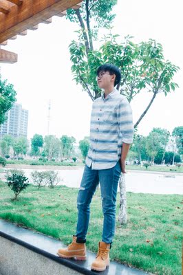 一直都想买大黄靴,磨砂黄的+鞋背后防磨帮都超级喜欢,而且还有高度刚刚深得我心,料子也很厚实,秋冬穿相当合适,总之就是很满意 一直都想买大黄靴,磨砂黄的+鞋背后防磨帮都超级喜欢,而且还有高度刚刚深得我心,料子也很厚实,秋冬穿相当合适,总之就是很满意