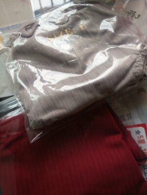 内衣质量不错。买来结婚时候穿的。两套都不错，以后需要还会回购，好评