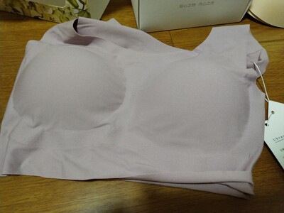 物流超级迅速~~~很快就收到商品~ 质量一如既往的好,穿在身上很轻便,自己觉得很舒服 物流超级迅速~~~很快就收到商品~ 质量一如既往的好,穿在身上很轻便,自己觉得很舒服