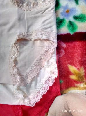 对于这种纯色面料天然无添加的，很是健康，而且穿上也是很舒服，对于夏天的我喜欢纯棉透气不热的，这款内裤再合适不过了。