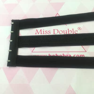 来啦来啦，我没想到内衣承托效果这么好，我穿上后的感觉真的是炒鸡棒的，店家也蛮细心的，送了小礼物，挂脖带、延长扣这些小礼物。而且还都是独立包装好走心，内衣尺码准，不会偏小或者偏大，选的尺码穿着刚刚好。夏天穿着这款内衣刚好，不会闷热。罩杯大小合适，重要的是聚拢效果和提胸效果真的明显，胸部都集中到了一起。自然有沟有型，喜欢满意，也不会下滑和掉，穿着下围不紧勒。恋上这款内衣了，回头再把剩下的颜色都买下，哈哈哈