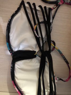 店家包裝很好，貨物沒有任何損壞或是破爛，非常的好！ 物流也是非常快，很快就發貨，很快就收到唷！  在店亂買了幾套，貨品跟圖片完全一樣，沒有色差，顏色好美美？沒有任何其他徧差！非常值得，非常滿意和喜歡！  今次是為了去日本韓國澳洲旅行的，到沙灘跟水上活動，拍照很美，才會來買吧，希望旅行的照片也會美美的，下一次旅行也會上來看看有沒有喜歡的款，我會再買。  拆開了發現的質量都很好的，試穿了也很合身，胸墊薄薄的，而且又可以拿出來的，不錯，穿上了非常顯胸，本人就平胸吧～也看到出有一點點的胸部，值得我下一次有空也會再來買吧！剛好遇到有優惠，非常平宜！我就打算給你們店好評，五星吧！