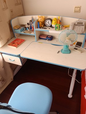 火爆的读书郎儿童学习桌怎么样,质量好吗?真的是实木的吗?