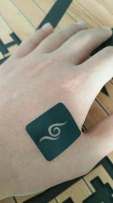 果汁很好，涂上去凉凉的，担那些模块有些不够精致！有些孔还没开到。膜只能用一次！这事两个小时后的！挺好的