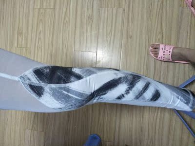 额。颜色跟图片不一样。拍者慎重