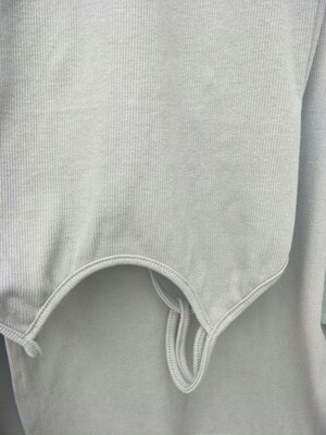 颜色很正、手感很舒服、跟图片没有色差、上身效果非常好、