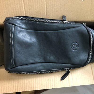 火爆的暇步士男包怎么样，质量很差是真的吗