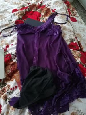 衣服收到了，非常满意，老公看了也喜欢。质量还不错哟。挺舒服的，卖家还送了一条内裤？准备再下手一套黑色的。