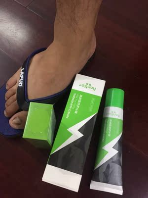 我是专门等用过了才过来评价的很不错，均匀的涂了一层在私处，毛发比较粗。等了10分钟左右，轻轻一刮毛就刮下来了，现在朋友也被我带的开始用脱毛膏了。效果还是很明显的，明显比之前摸着舒服多了，之前用刮毛刀刮得，刮完了摸起来特别扎，这个用完了摸着是滑滑的，不扎手，毛多的时候特别像糙汉子，现在毛脱了之后感觉好多了看着也舒心，很不错，用完了再来买，清爽，干净！很好用，私处的毛毛都脱得很干净不留根，没有一点痛感，味道也很好闻，效果比别的脱毛膏好多了，别的牌子脱不干净，这款真的好，脱的非常干净。而且一点也不疼的。