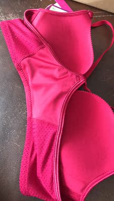 多次回购的宝贝了,首先卖家的发货速度快,一天的工夫就收到了,其次宝贝真的是特别棒,质量好颜色正穿着更是轻盈舒适,无任何束缚感又能有效的固定胸型,关键是肩带的设计特别漂亮,既好看又避免了肩带有可能滑落的尴尬局面,实在是大爱!还会继续支持的,五星好评是必须滴! 多次回购的宝贝了,首先卖家的发货速度快,一天的工夫就收到了,其次宝贝真的是特别棒,质量好颜色正穿着更是轻盈舒适,无任何束缚感又能有效的固定胸型,关键是肩带的设计特别漂亮,既好看又避免了肩带有可能滑落的尴尬局面,实在是大爱!还会继续支持的,五星好评是必须滴!