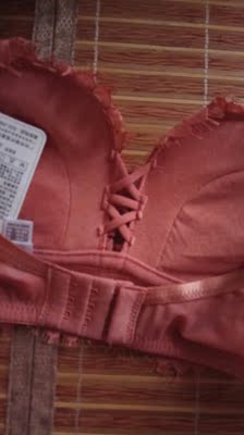 款式好 质量好 虽然不怎么显胸 但是款式非常不错 款式好 质量好 虽然不怎么显胸 但是款式非常不错