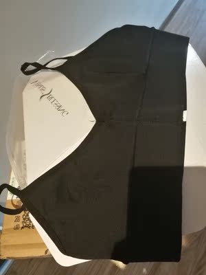 m码刚好适合我，没有海绵垫，很舒服摸着，不是很薄所以不用担心没有海绵垫会有露点，还是可以的，我很喜欢，准备再入一个肤色哈哈。物流也很快，不错不错有弹性也不是很勒的。