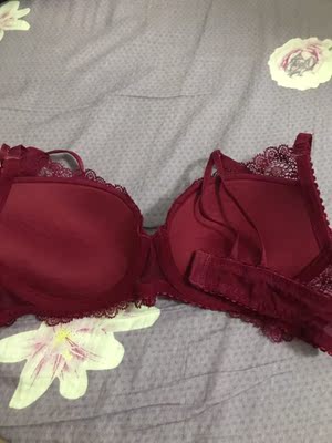 面料很不错，超性感的，第一次下水有点掉色，其他都还好，不够聚拢，蛮好穿的。