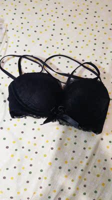 挺不错的宝贝，穿着还行。喜欢呢。客服态度好。穿着胸一下子大了，但是不是特舒服，毕竟价格比较便宜。总体还是可以的。