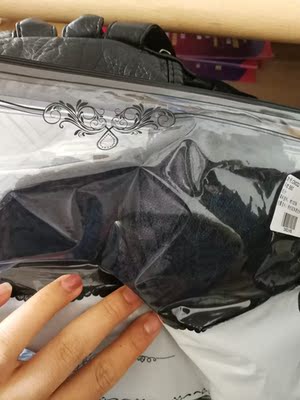 内衣穿着非常舒服 朋友给买的红色的 这次自己买的黑色 夏天穿着很舒服 很薄 内衣穿着非常舒服 朋友给买的红色的 这次自己买的黑色 夏天穿着很舒服 很薄