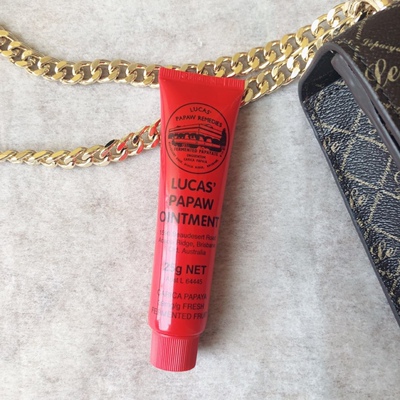 小小一只，很好，正品的，擦了蚊虫叮咬止痒不错，做唇膏建议晚上因为个人觉得偏油