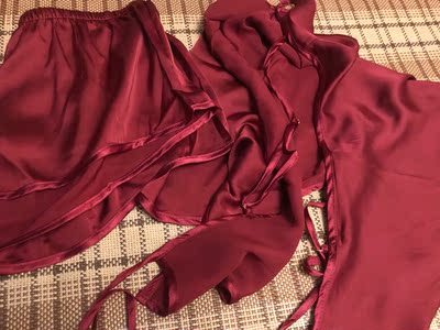 当真,这个价位我是没抱啥希望的,但收到货发现面料啥的还真不错,关键是上身试了下效果,超级超级性感,如果腰围太饱满还是建议别浪费大洋,如果身材好,绝对秒杀所有睡衣(个人观点),非常满意,很喜欢,这是我淘宝评价话最多的一次,可以给美女们一些小小参考。 当真,这个价位我是没抱啥希望的,但收到货发现面料啥的还真不错,关键是上身试了下效果,超级超级性感,如果腰围太饱满还是建议别浪费大洋,如果身材好,绝对秒杀所有睡衣(个人观点),非常满意,很喜欢,这是我淘宝评价话最多的一次,可以给美女们一些小小参考。