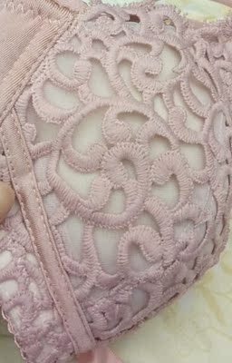 内衣面料很好，款式也好，穿上以后很舒服！