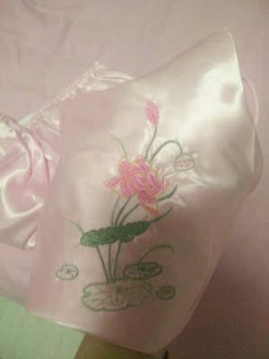 衣服料穿着很舒服 在家穿很适合 满意的一次购物 衣服料穿着很舒服 在家穿很适合 满意的一次购物