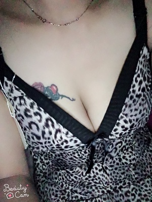 宝贝质量很好 实体店买不到这种款 最少也要100多 打算在买一套换着穿。号有点小了，应该买大一个号