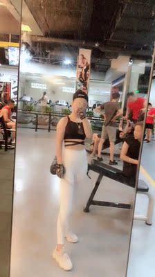 反正自己看157.94斤,我以为白色会显胖!完全不显胖! 反正自己看157.94斤,我以为白色会显胖!完全不显胖!