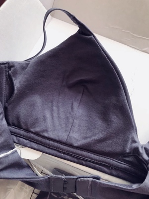 内内很舒服，无钢圈的试穿了很舒适 ，面料也很不错，发货物流也快~