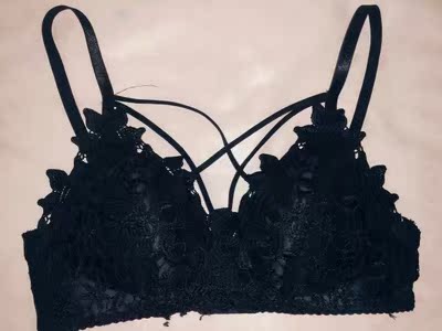 ，真的很赞。不勒但又包的很好。蕾丝很好看，内裤的设计也很喜欢，性感！价格真心实惠，有想法再入两套。