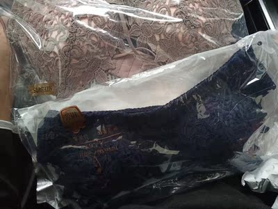 很好看，物流也快，我很喜欢，大小也合适，很性感！！喜欢的不得了