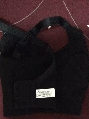 穿起来感觉跟80C差不多大。只有努力减肥了！?