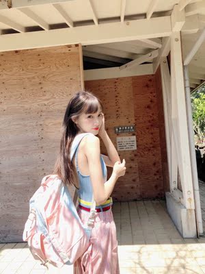 手感，做工都挺不错的，布料穿起来也很舒服，聚拢，上托效果也不错，一点不输大品牌～挺好的，哈哈 聚拢 简直是一字肩的福利啊，建议购买.比我在实体店买的内衣还聚胸，我是属于无胸的，穿这个都有胸，而且没有勒得不舒服，总之很满意，打算再入手一件黑色的，夏天就穿这个了