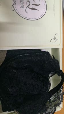 内衣拿到手真的很薄，很喜欢，颜色也很好看，穿着很舒服，不过有一点就是钢圈是硬钢圈，有一点点勒着，换成软钢圈应该会舒服很多，不过我还是很喜欢这个，很好看，而且包装我也很喜欢，啦啦啦啦啦啦啦啦啦啦啦啦啦啦啦啦啦啦啦啦啦