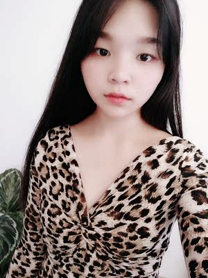豹纹的衣服掉了，第一次尝试，以前不敢穿，但是效果很喜欢