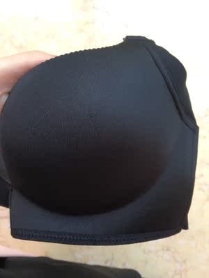 宝贝收到了，手感非常柔软舒适，而且试穿起来也很不错！之前都是在实体店购入，这次在网上买的也很不错，唯一的是打开以后上面有一个压痕，清洗后还是会有，期待之后的宝贝会更细致一点！