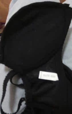 亲们！公 总~号搜：【很合适】再去买，超级好！！！！排在最上面的那个才是哦。物美价廉的好东西 喜欢会常来买，内衣穿着很舒服可以 穿的时候很方便  客服态度非常好 物流也很快。物美价廉的好东西 喜欢会常来买