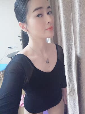 我们是统一穿这个瑜伽服 我们是统一穿这个瑜伽服