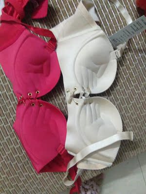 第二件已收到!作为小胸MM表示已经超级爱上这款内衣啦!试了一下也刚刚合适,聚拢效果超好,哈哈!真的是小胸的福利,小胸美眉放心购买。值得推荐! 第二件已收到!作为小胸MM表示已经超级爱上这款内衣啦!试了一下也刚刚合适,聚拢效果超好,哈哈!真的是小胸的福利,小胸美眉放心购买。值得推荐!