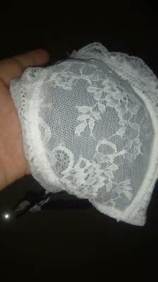 还可以，就是设计感太强，不太实用~ 胸垫质量有待提高了！不用胸垫感觉要漏点咯！要求聚拢就算了，毕竟是超薄蕾丝款的，不可能再有聚拢效果了！蕾丝质量一般，做工一般~