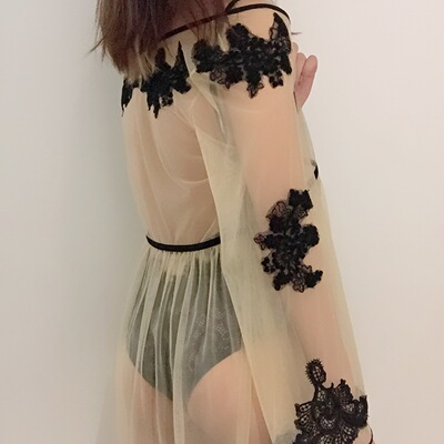 这件睡衣是给妈妈买的，妈妈说收到货就迫不及待的试穿上了，非常喜欢，物流很快，包装严实，睡衣质量很好，布料优软 值得购买，店家很热情，给无形好评，谢谢店家让我看到那么好的一款睡衣，妈妈很喜欢