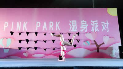 没有修过的图,凑合着看,原身材 哈哈,泳衣很酷 参加湿身派对,很抢眼 没有修过的图,凑合着看,原身材 哈哈,泳衣很酷 参加湿身派对,很抢眼